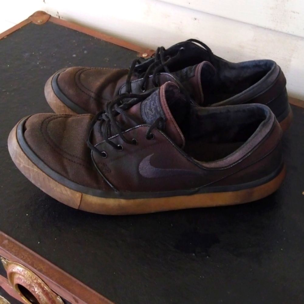 Nike.  3 for 15$